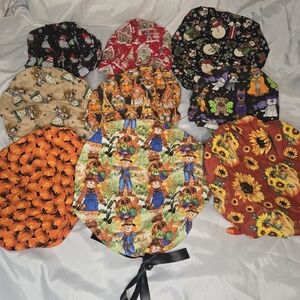 Holiday theme scrub caps